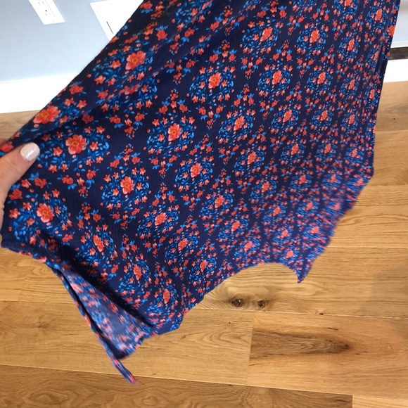 Blue and red floral accent dress - Picture 3 of 4